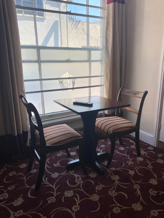 ברידג'ווטר The Tudor Hotel מראה חיצוני תמונה