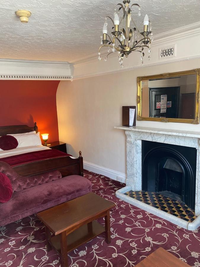 ברידג'ווטר The Tudor Hotel מראה חיצוני תמונה